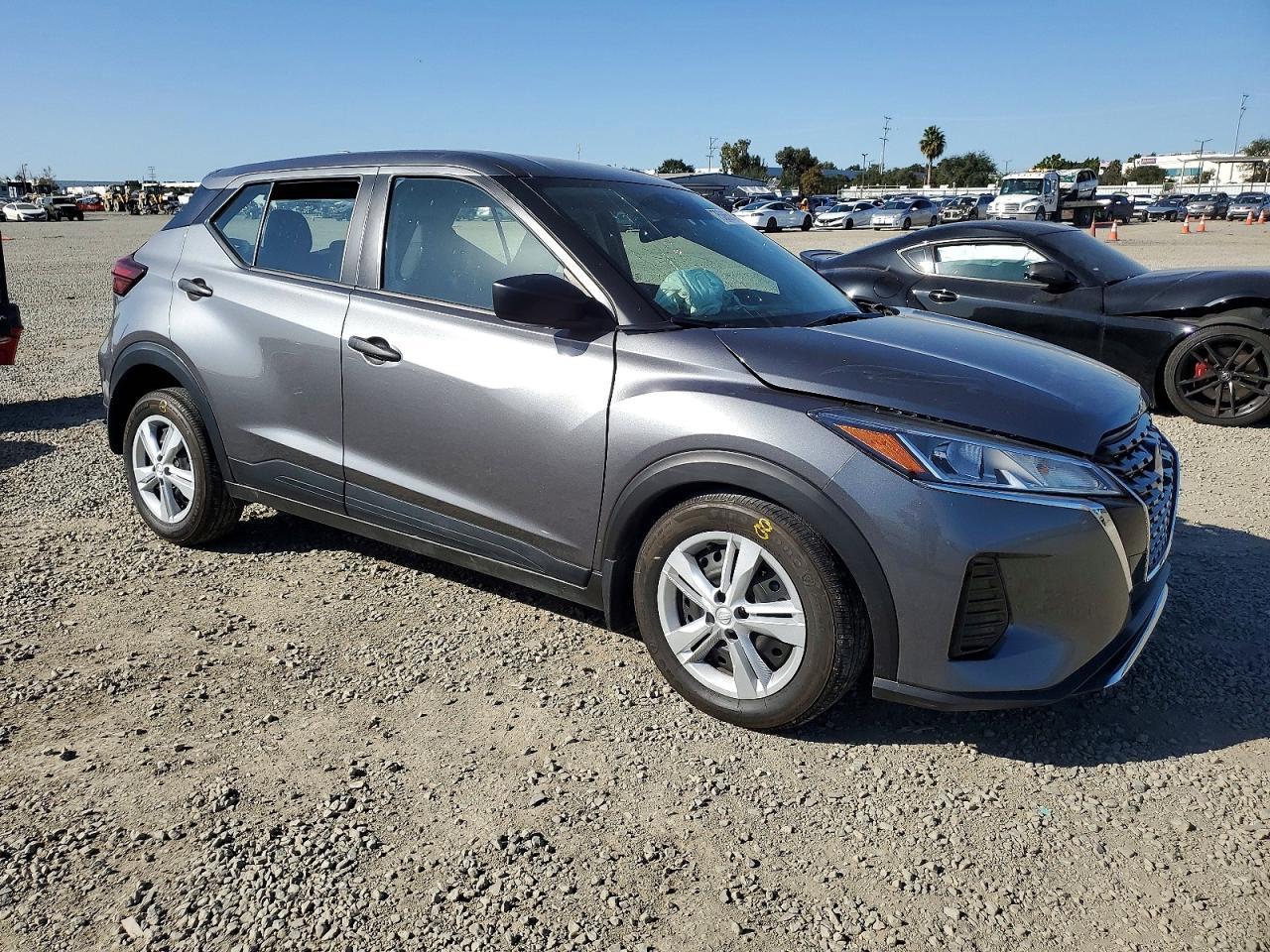 2024 NISSAN KICKS