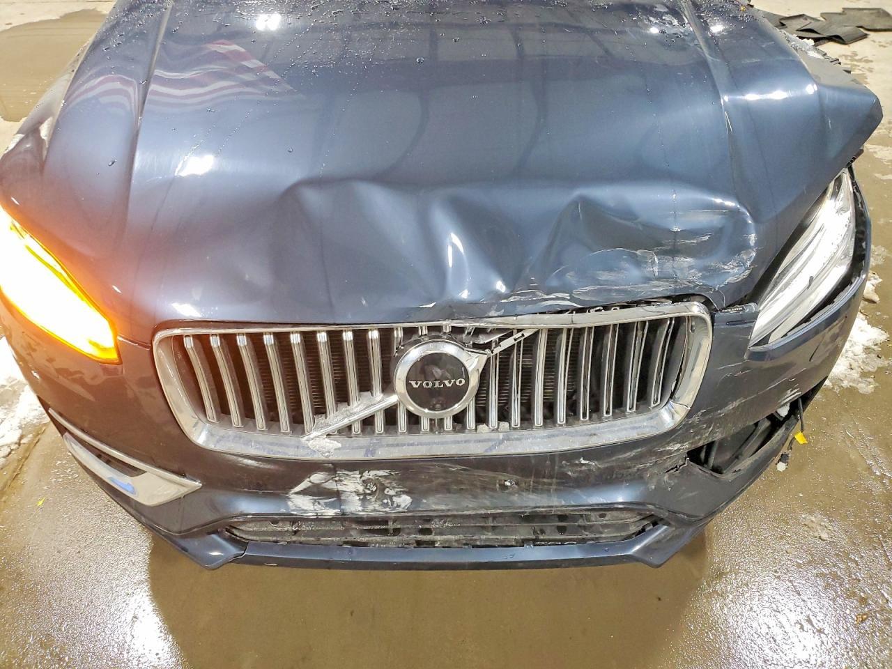 2021 VOLVO XC90
