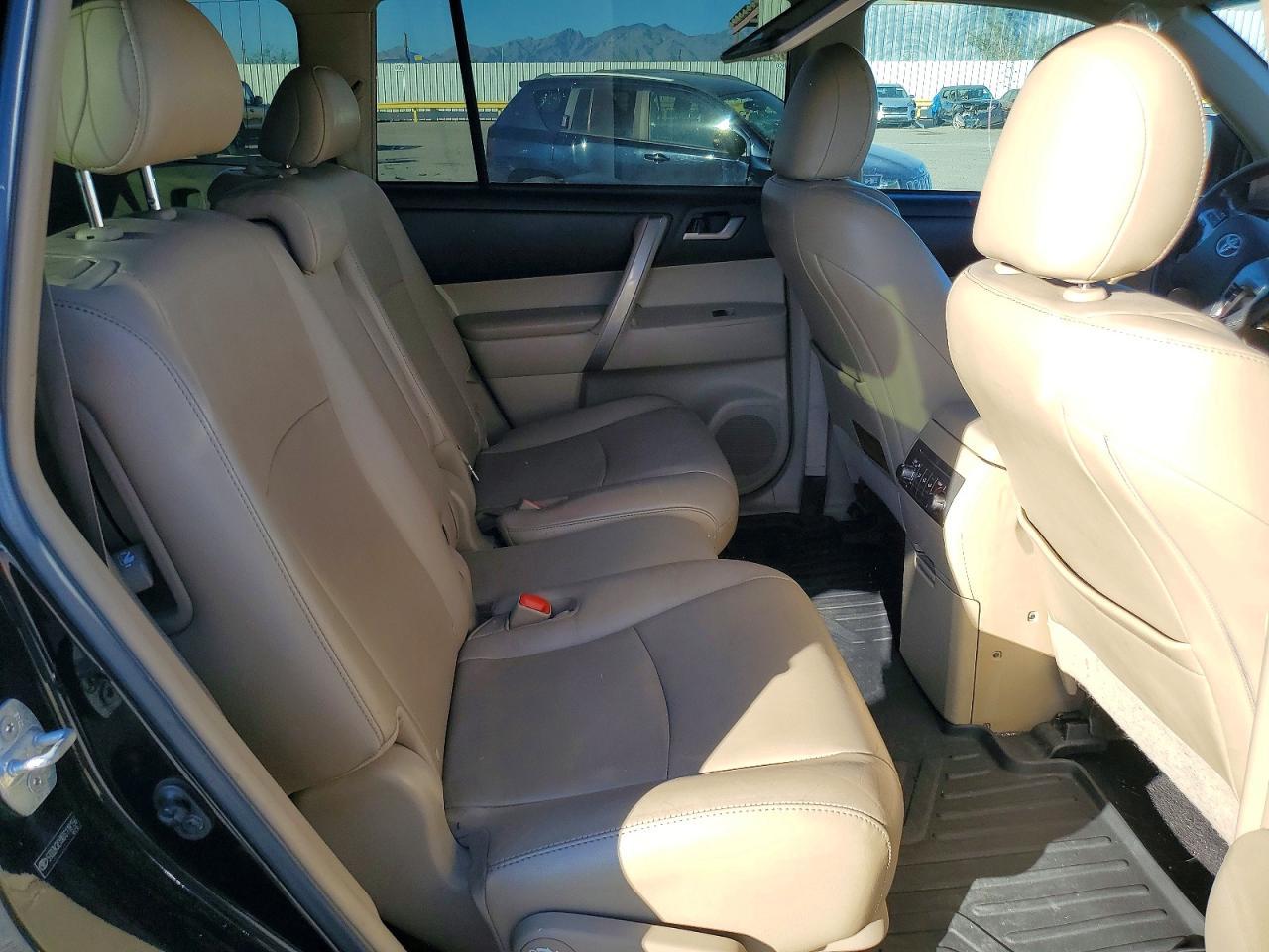 2013 TOYOTA HIGHLANDER