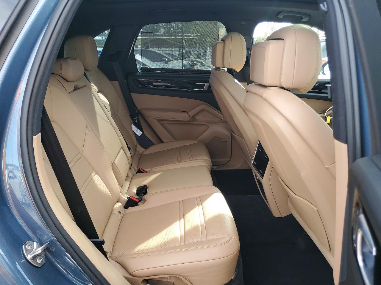 2019 PORSCHE CAYENNE