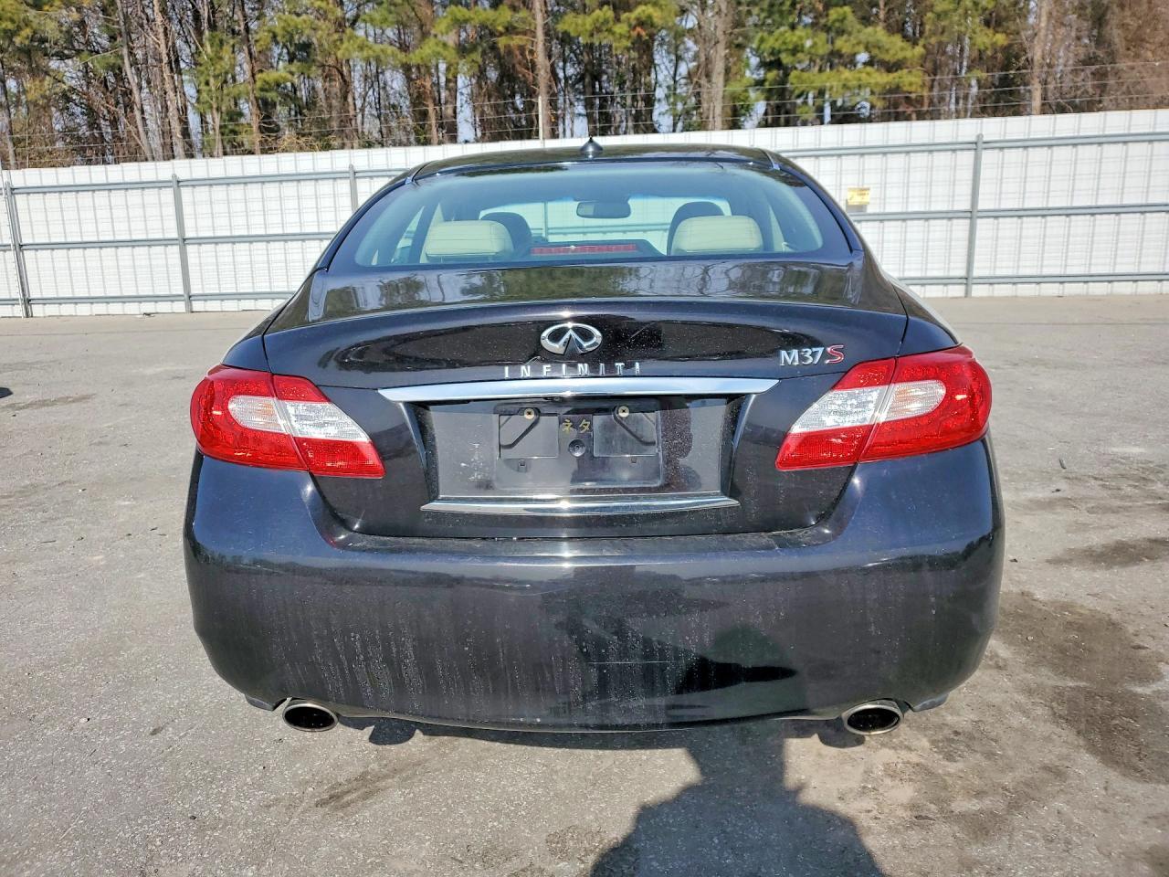 2011 INFINITI M37