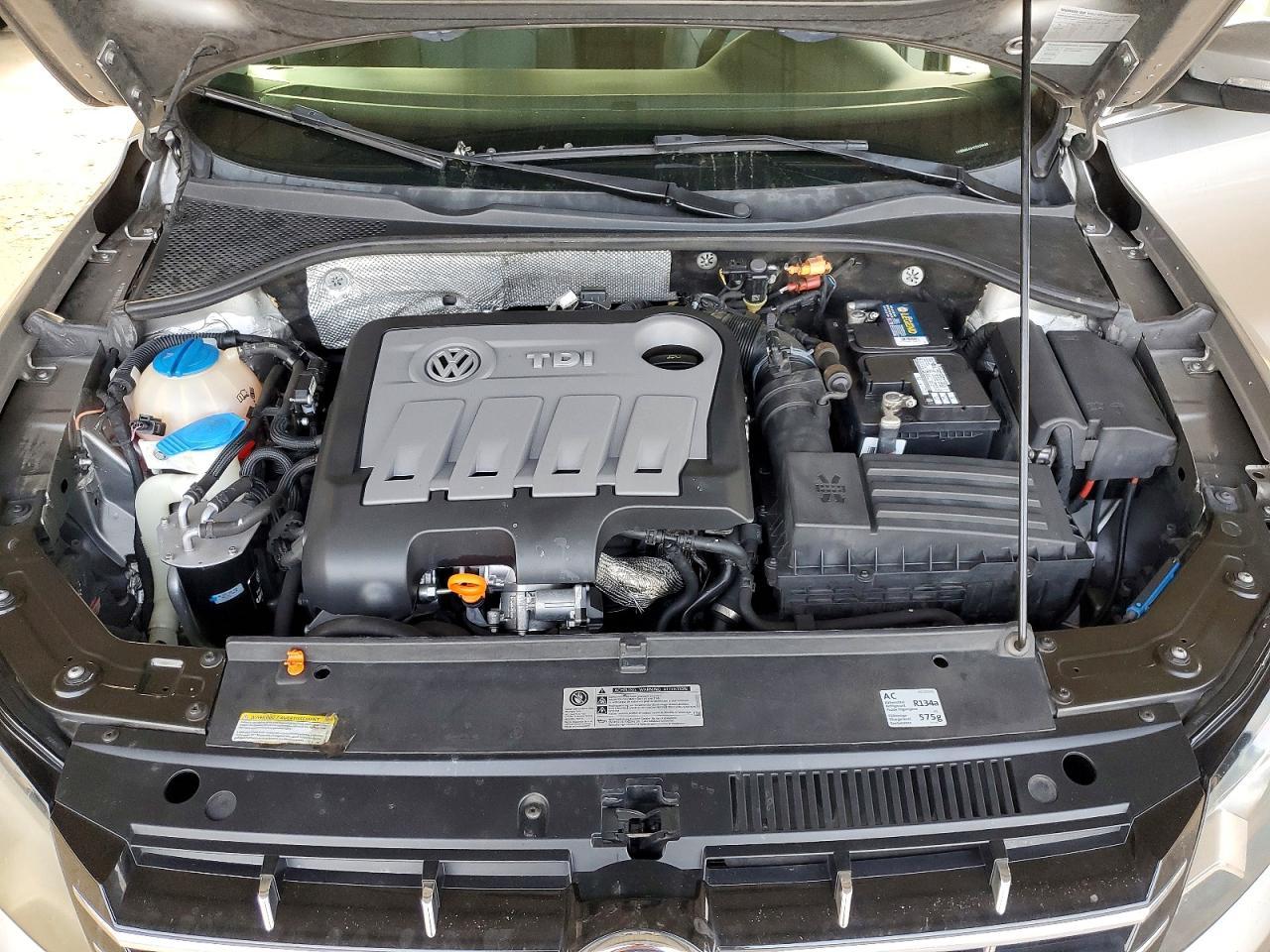 2012 VOLKSWAGEN Passat
