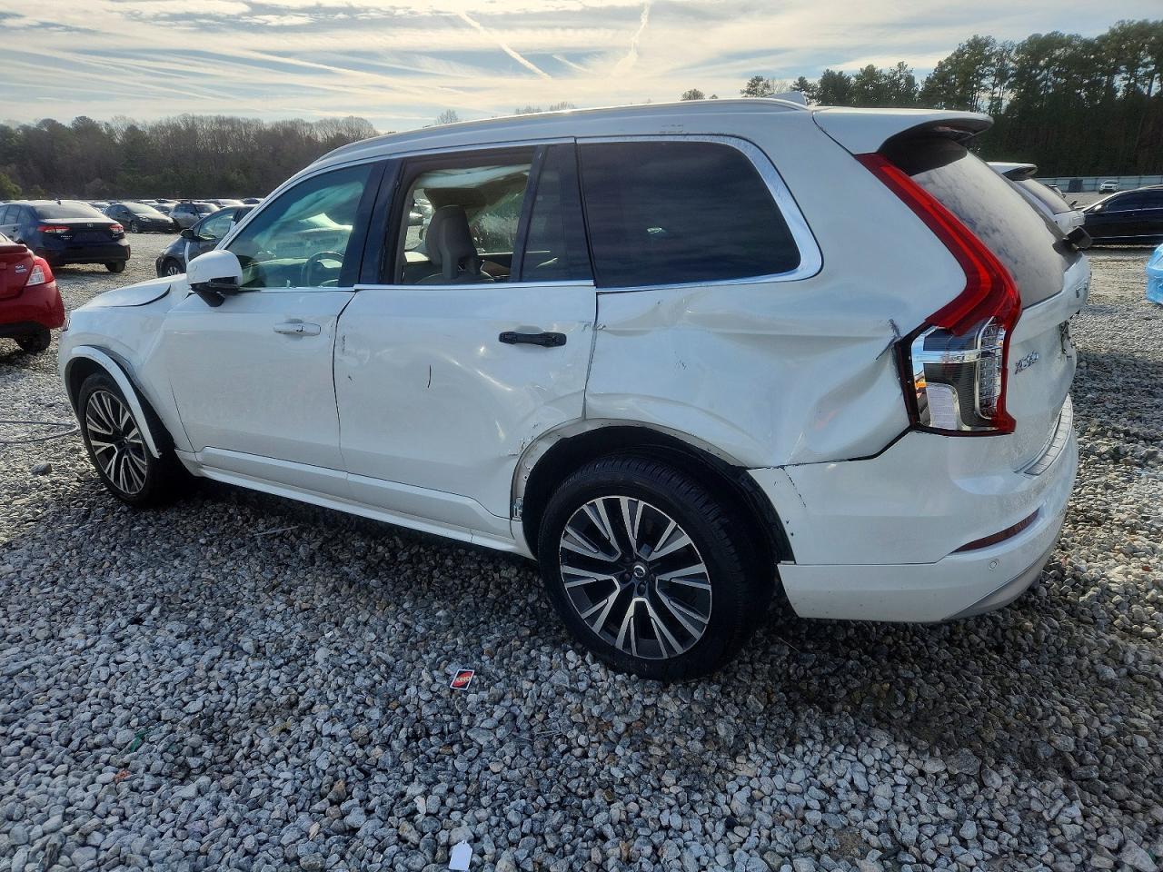 2022 VOLVO XC90