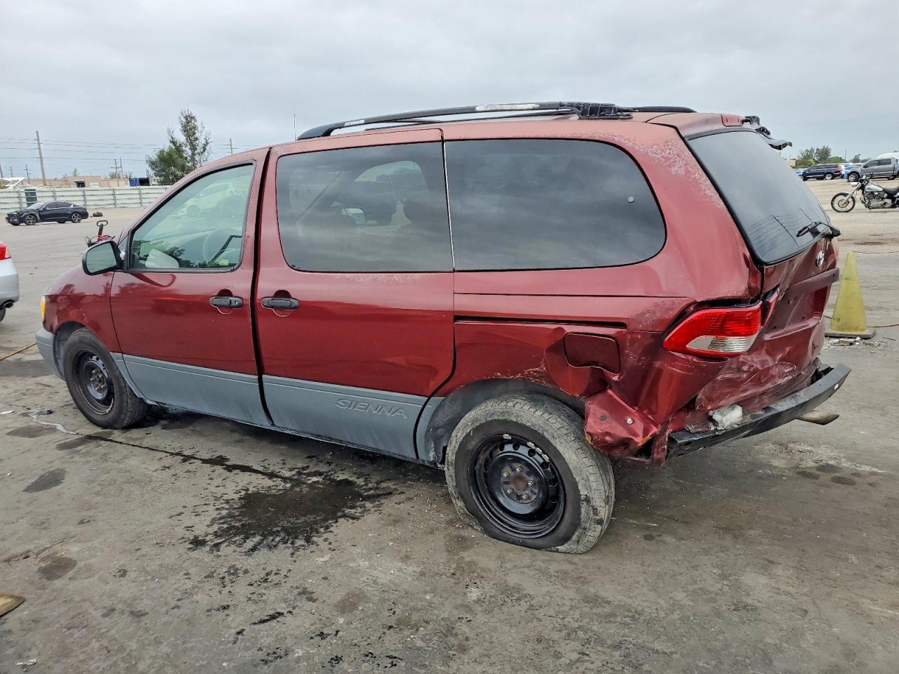 2002 TOYOTA SIENNA