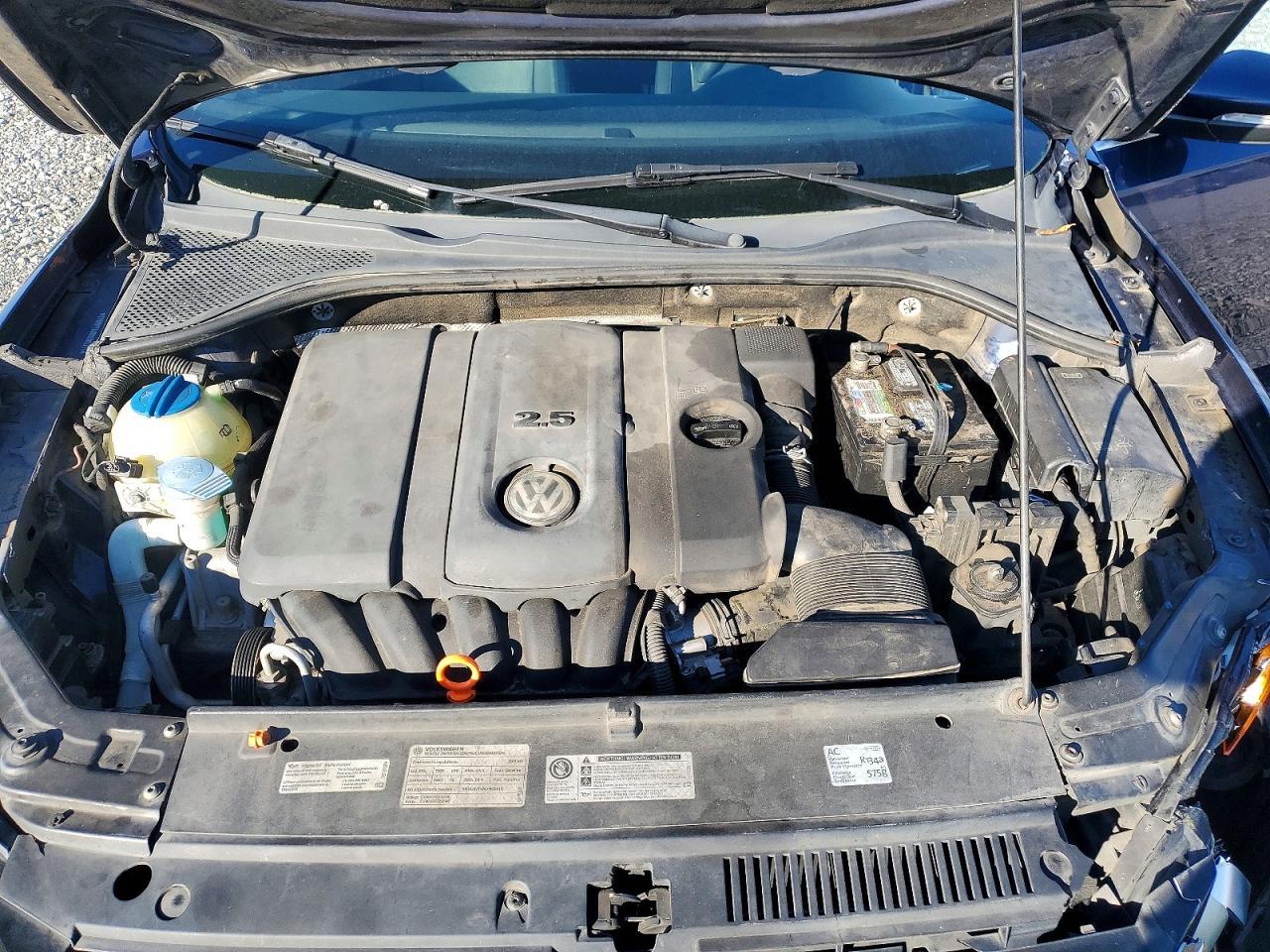 2012 VOLKSWAGEN Passat