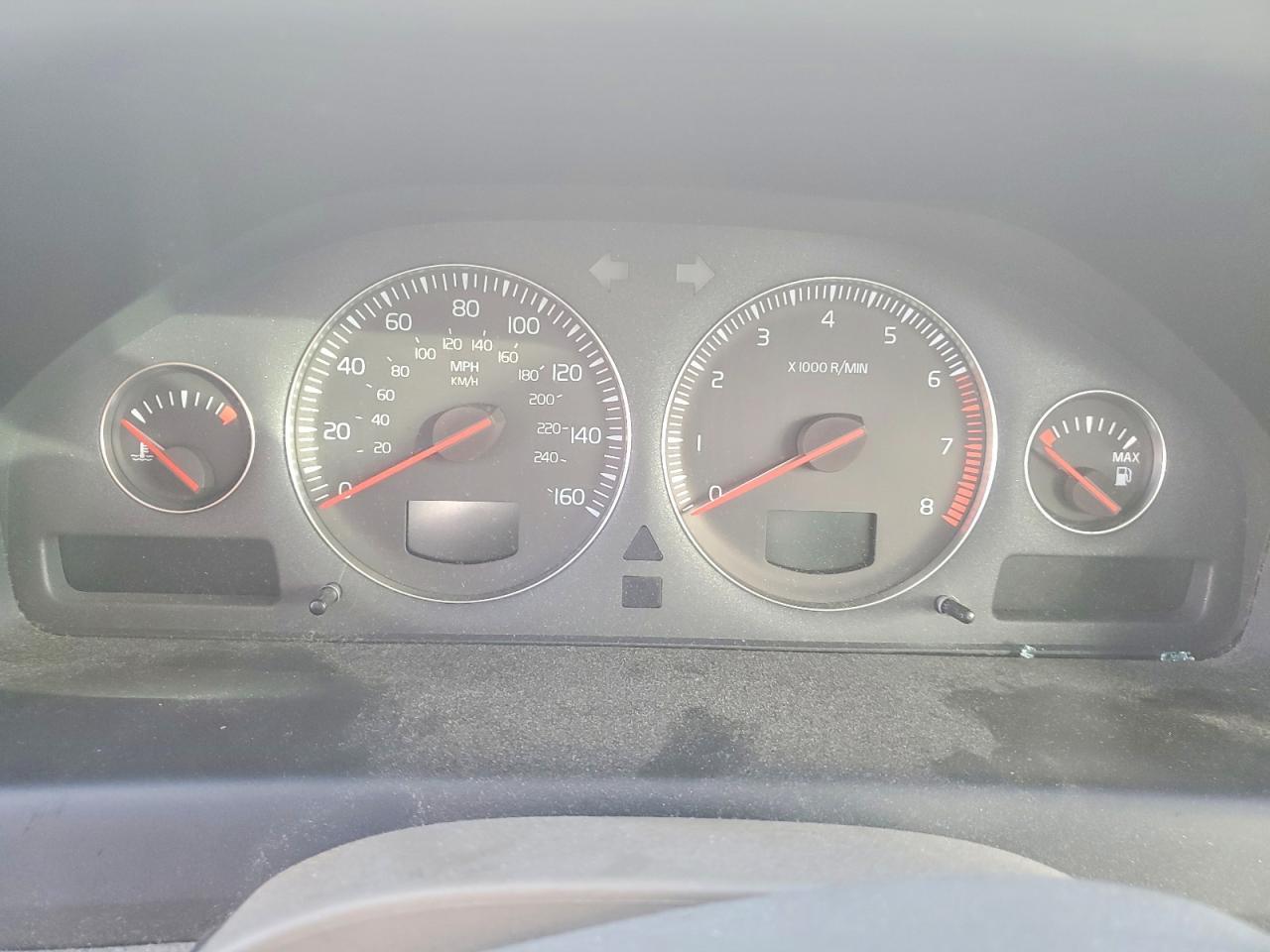 2005 VOLVO V70