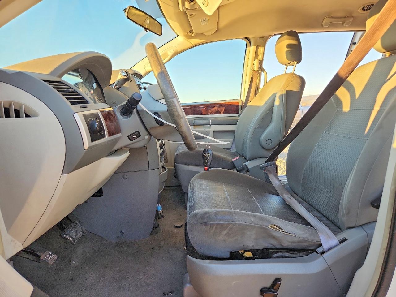 2010 CHRYSLER Town & Country
