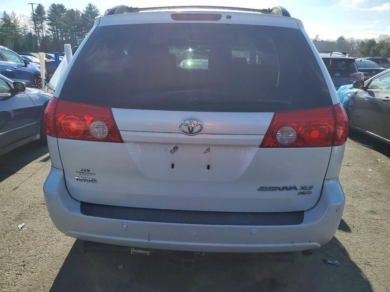 2010 TOYOTA SIENNA