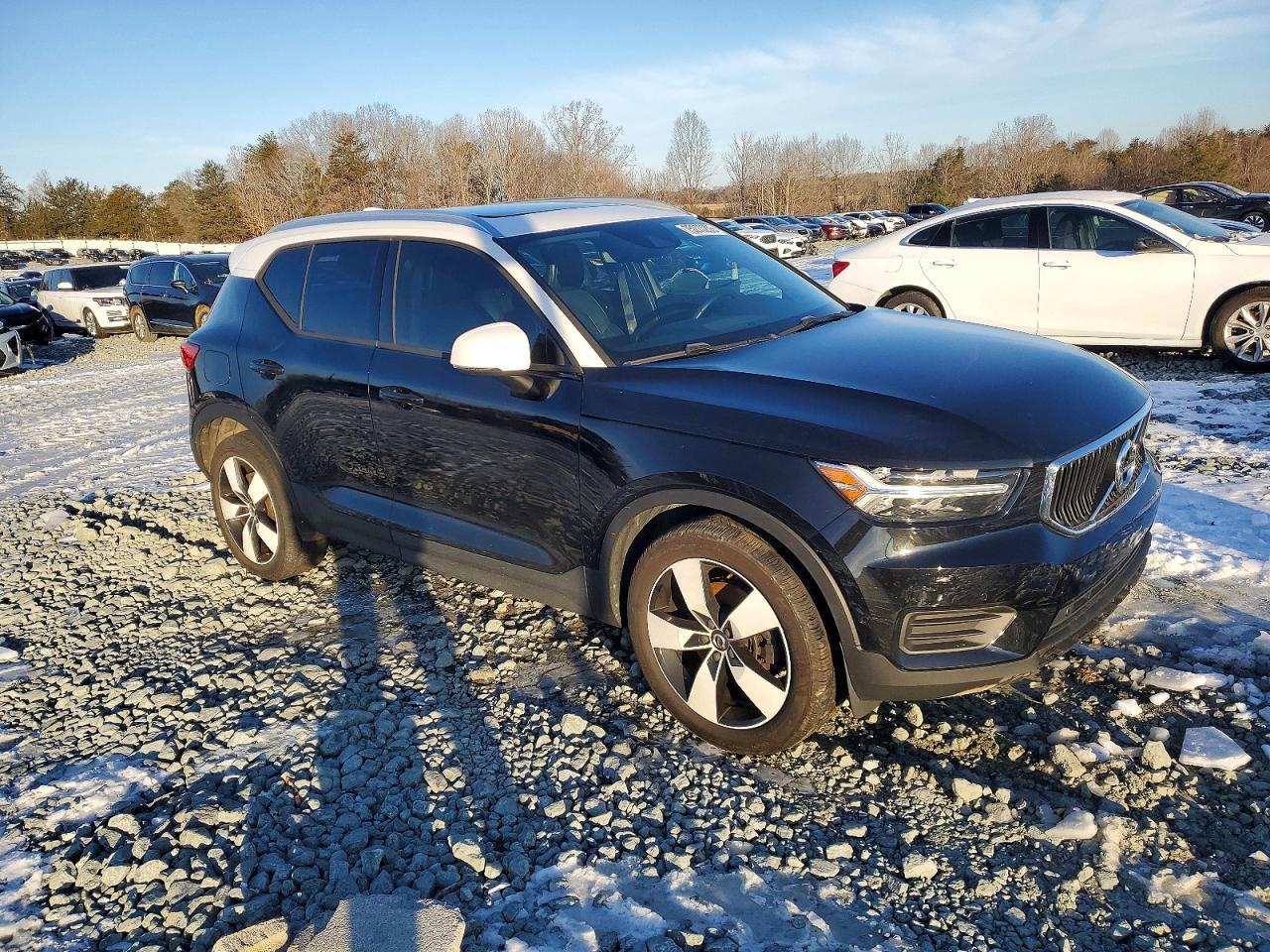 2019 VOLVO XC40