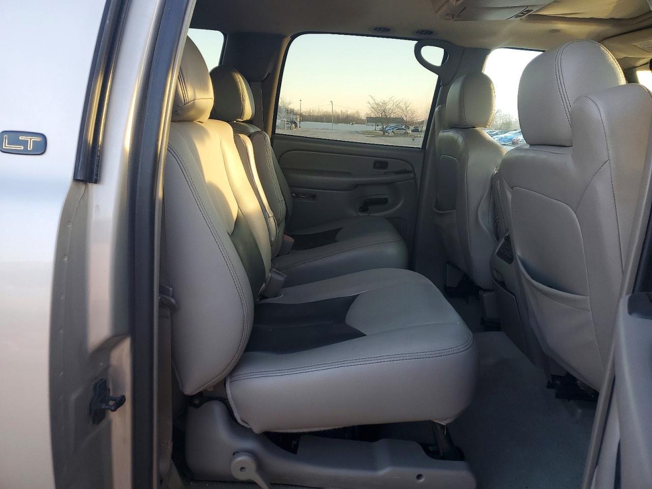 2004 CHEVROLET Suburban