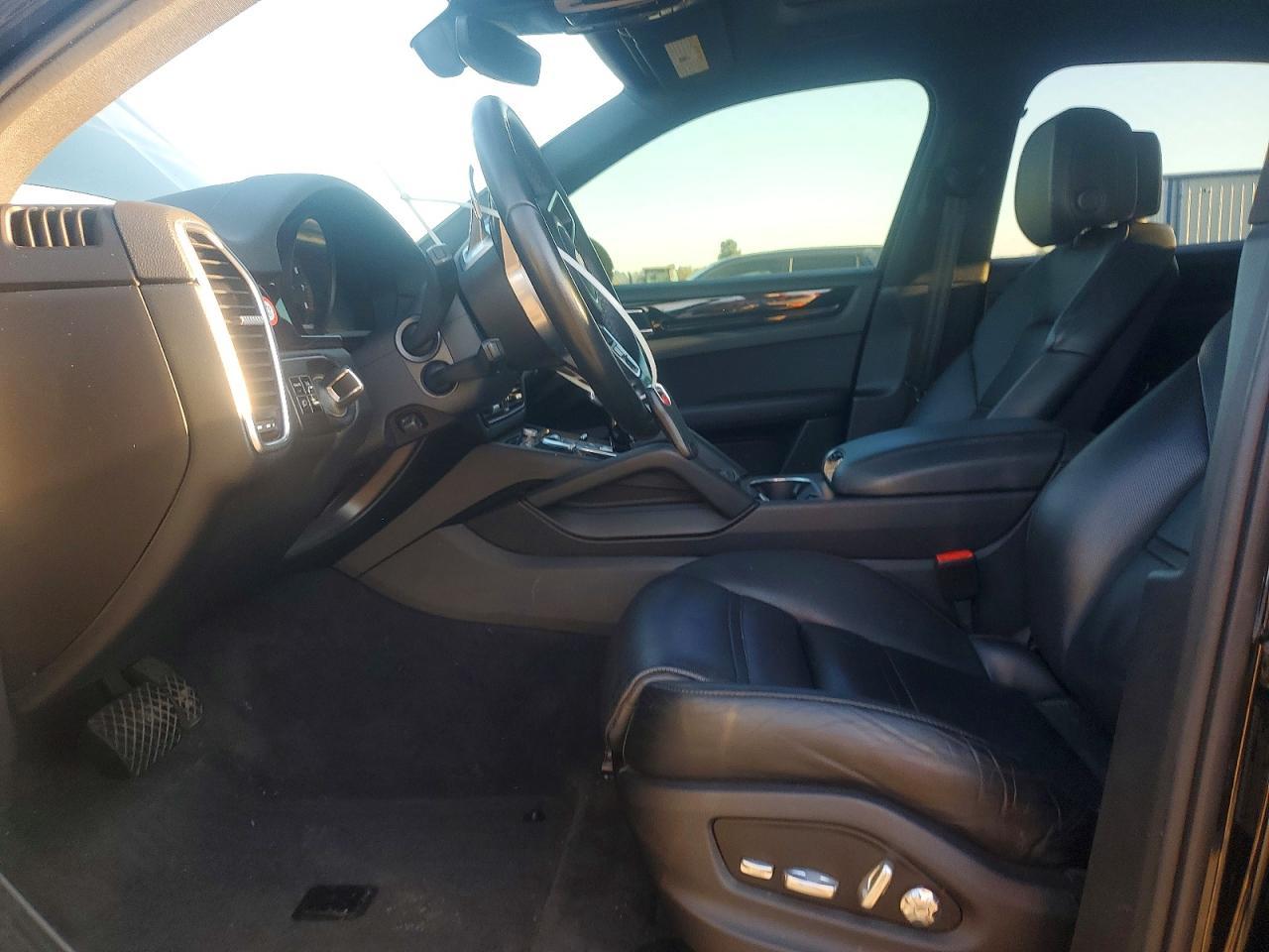 2020 PORSCHE CAYENNE