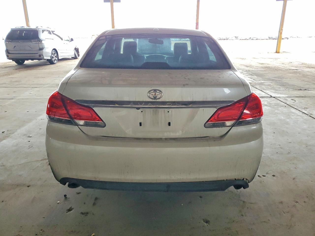 2011 TOYOTA Avalon