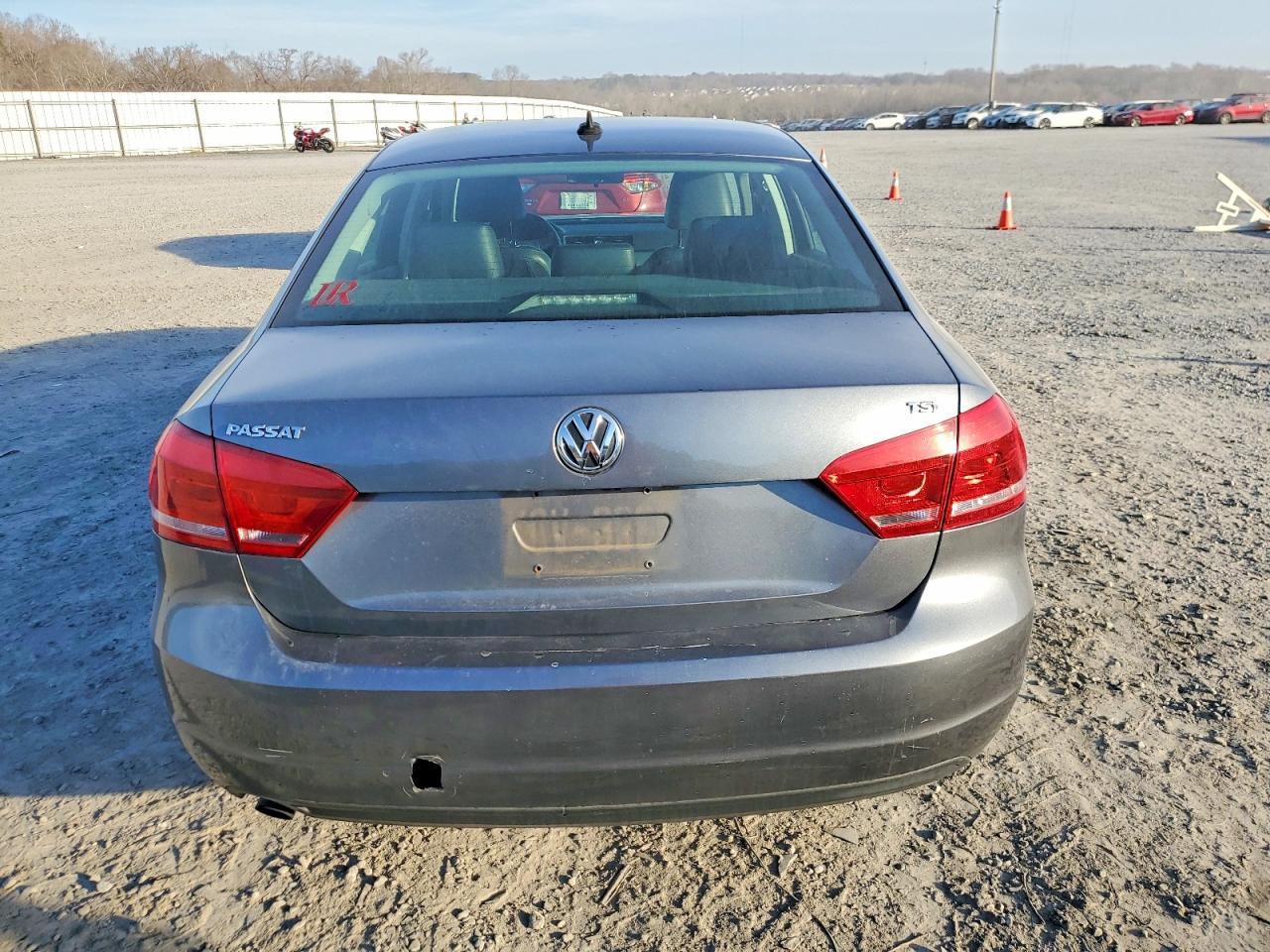 2015 VOLKSWAGEN Passat