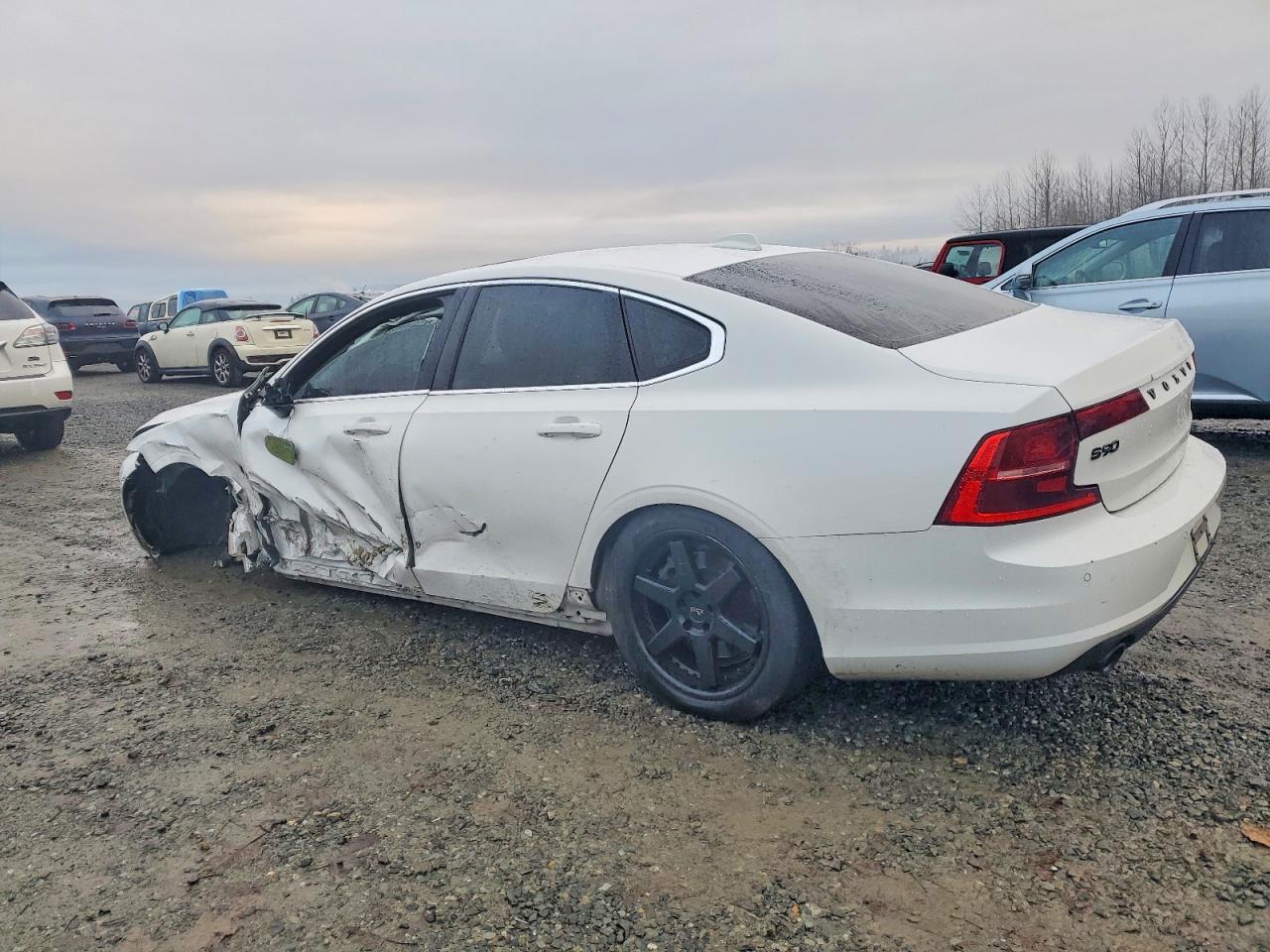 2017 VOLVO S90