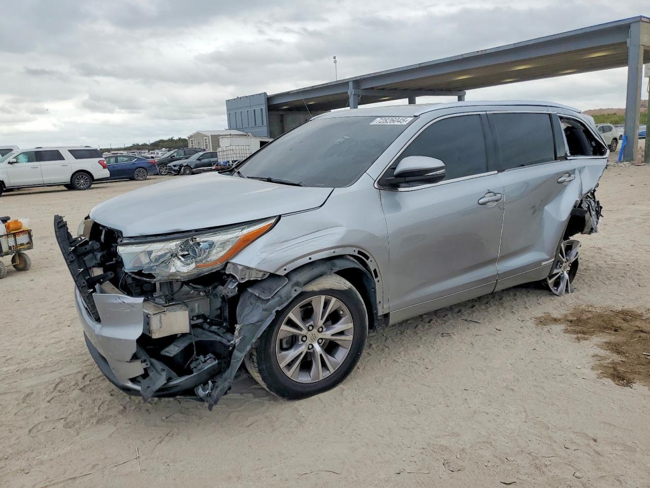 2015 TOYOTA HIGHLANDER