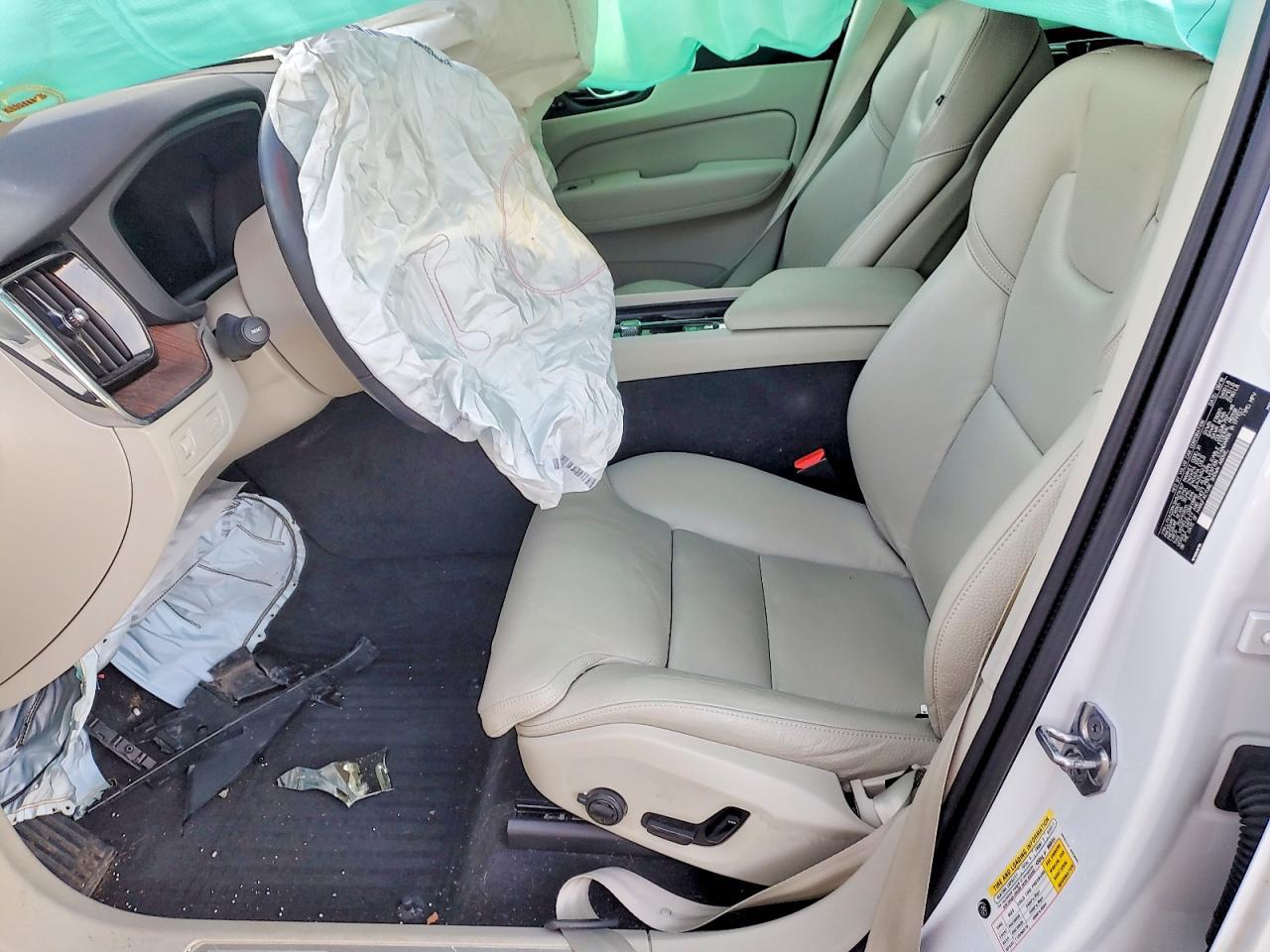2019 VOLVO XC60