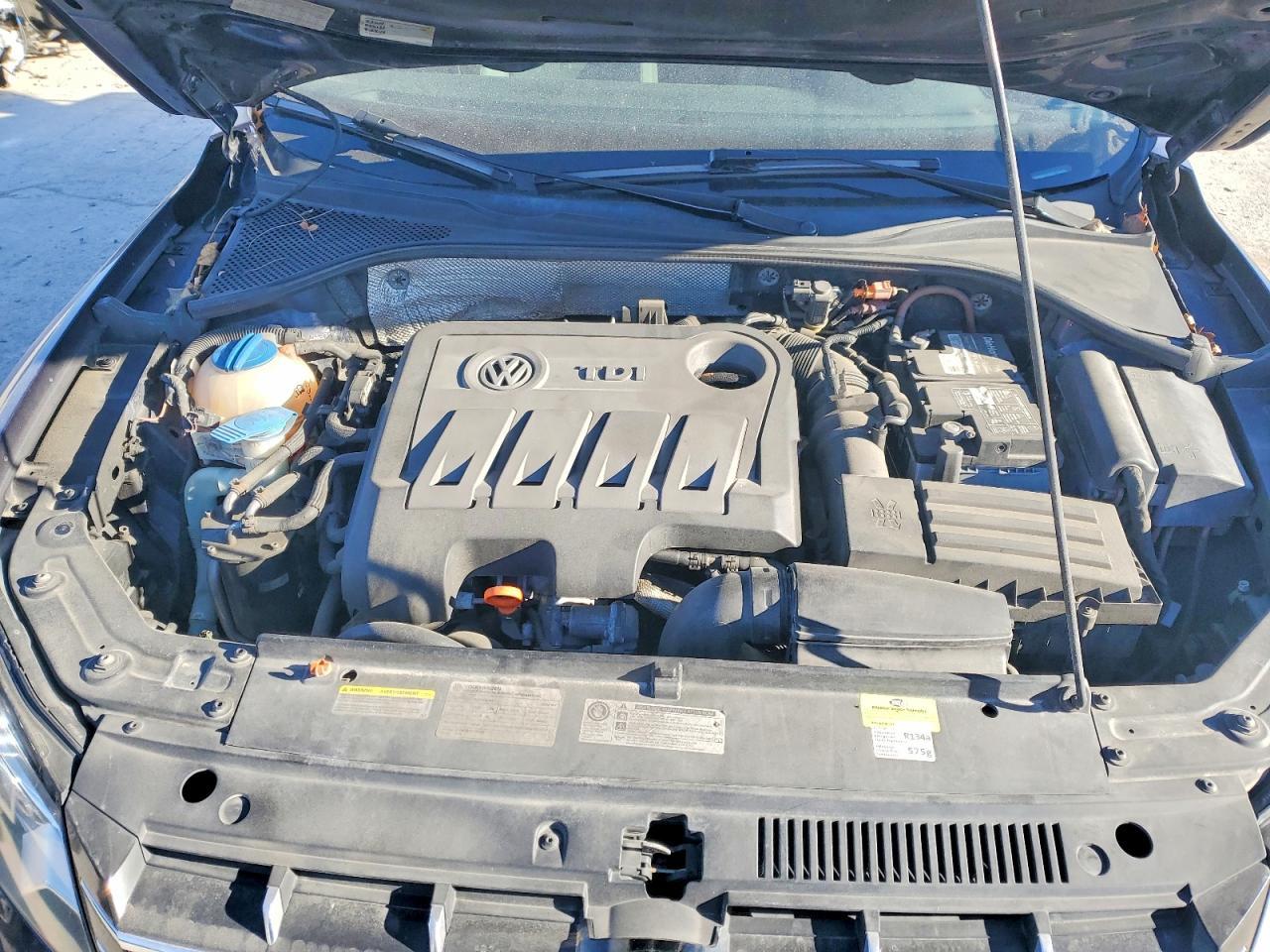 2012 VOLKSWAGEN Passat