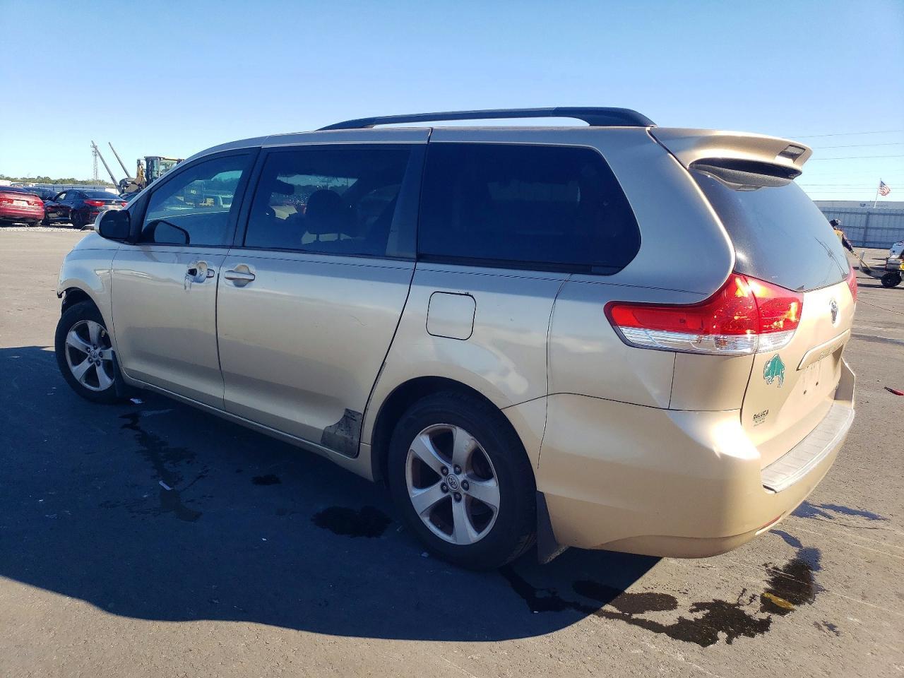 2012 TOYOTA SIENNA