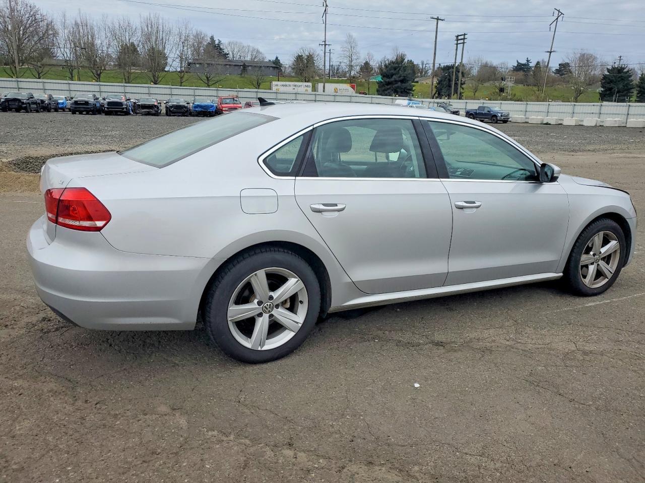 2013 VOLKSWAGEN Passat