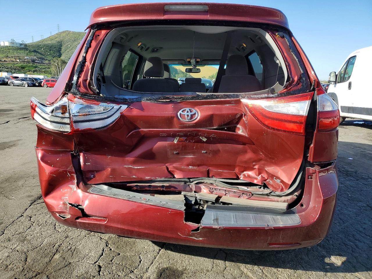 2016 TOYOTA SIENNA