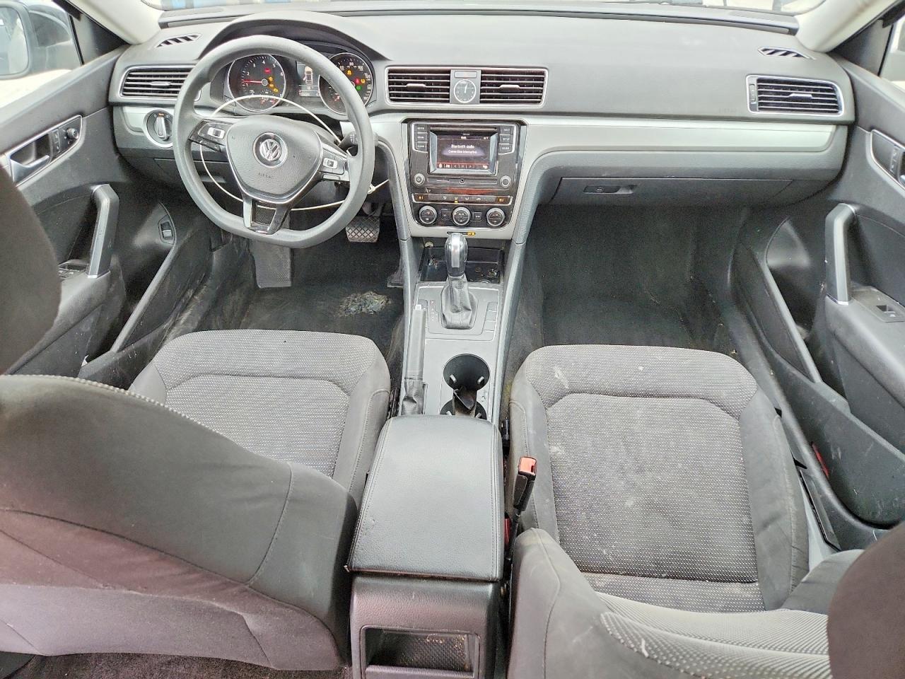 2016 VOLKSWAGEN Passat