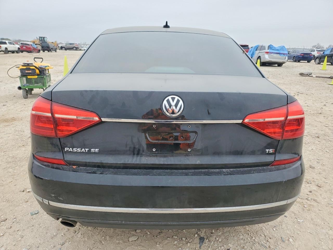 2016 VOLKSWAGEN Passat