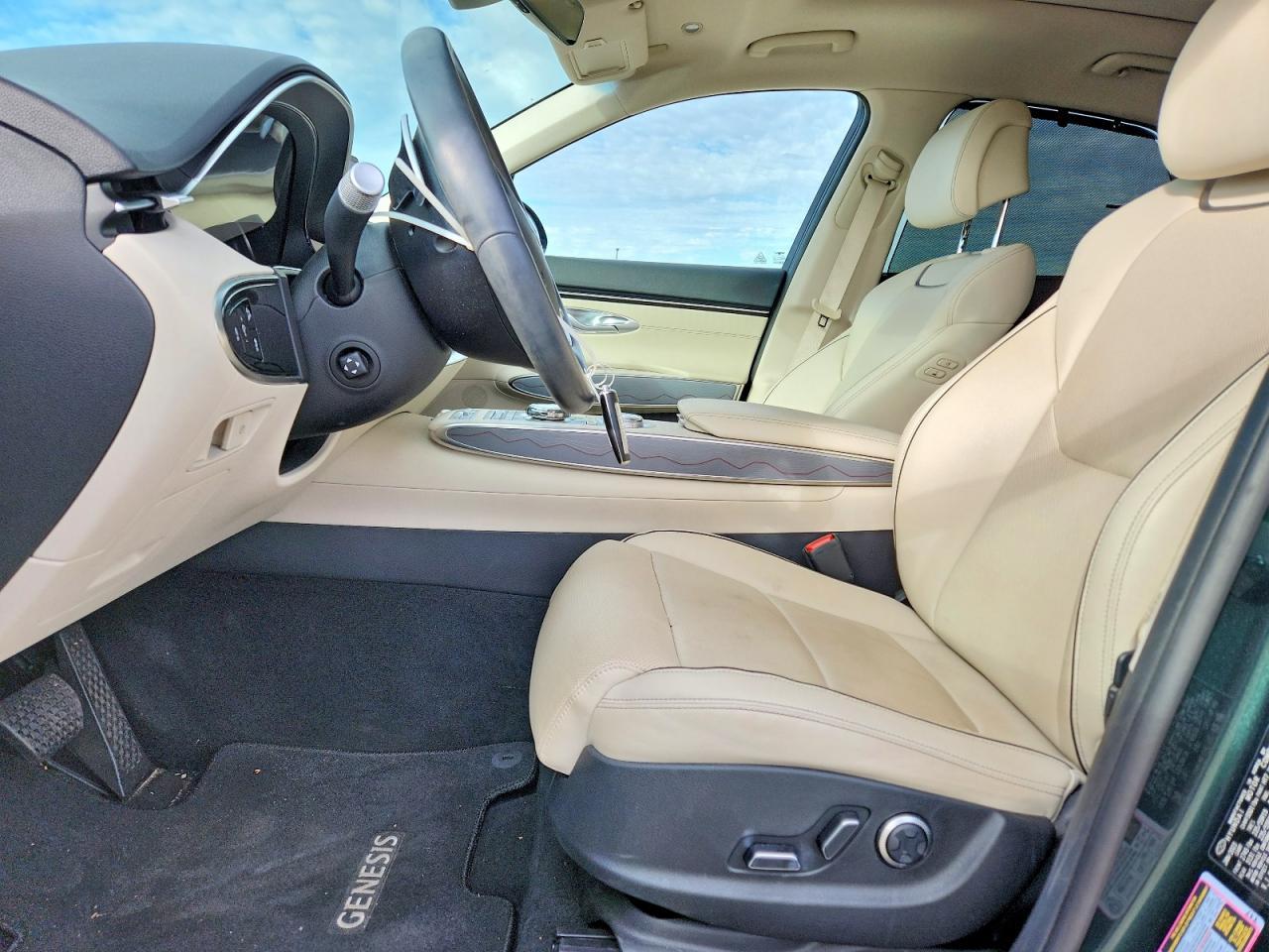 2023 GENESIS GV70