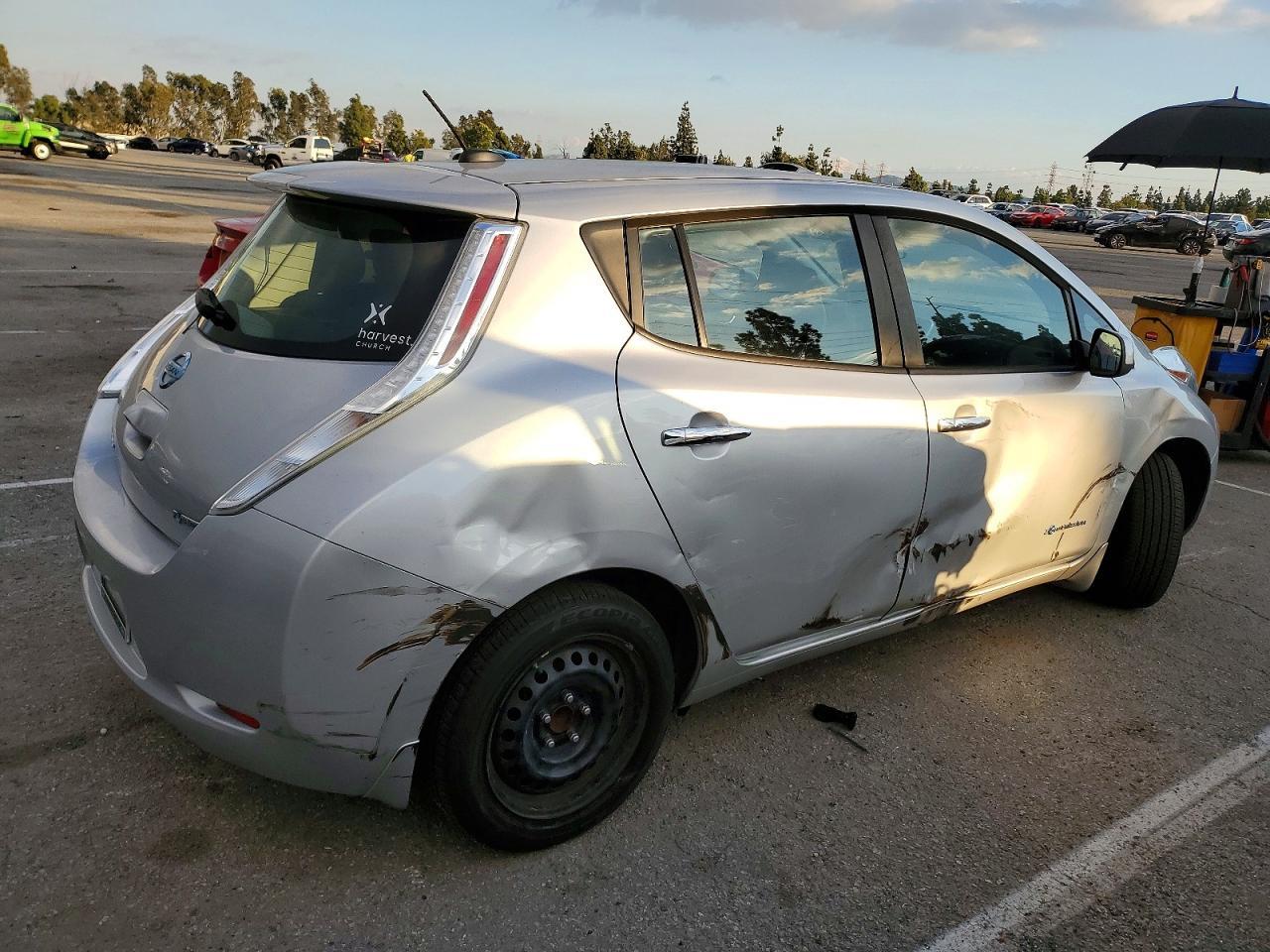 2016 NISSAN LEAF