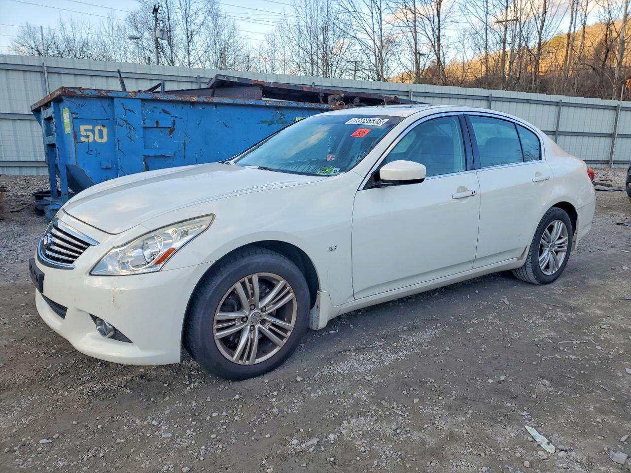 2015 INFINITI Q40