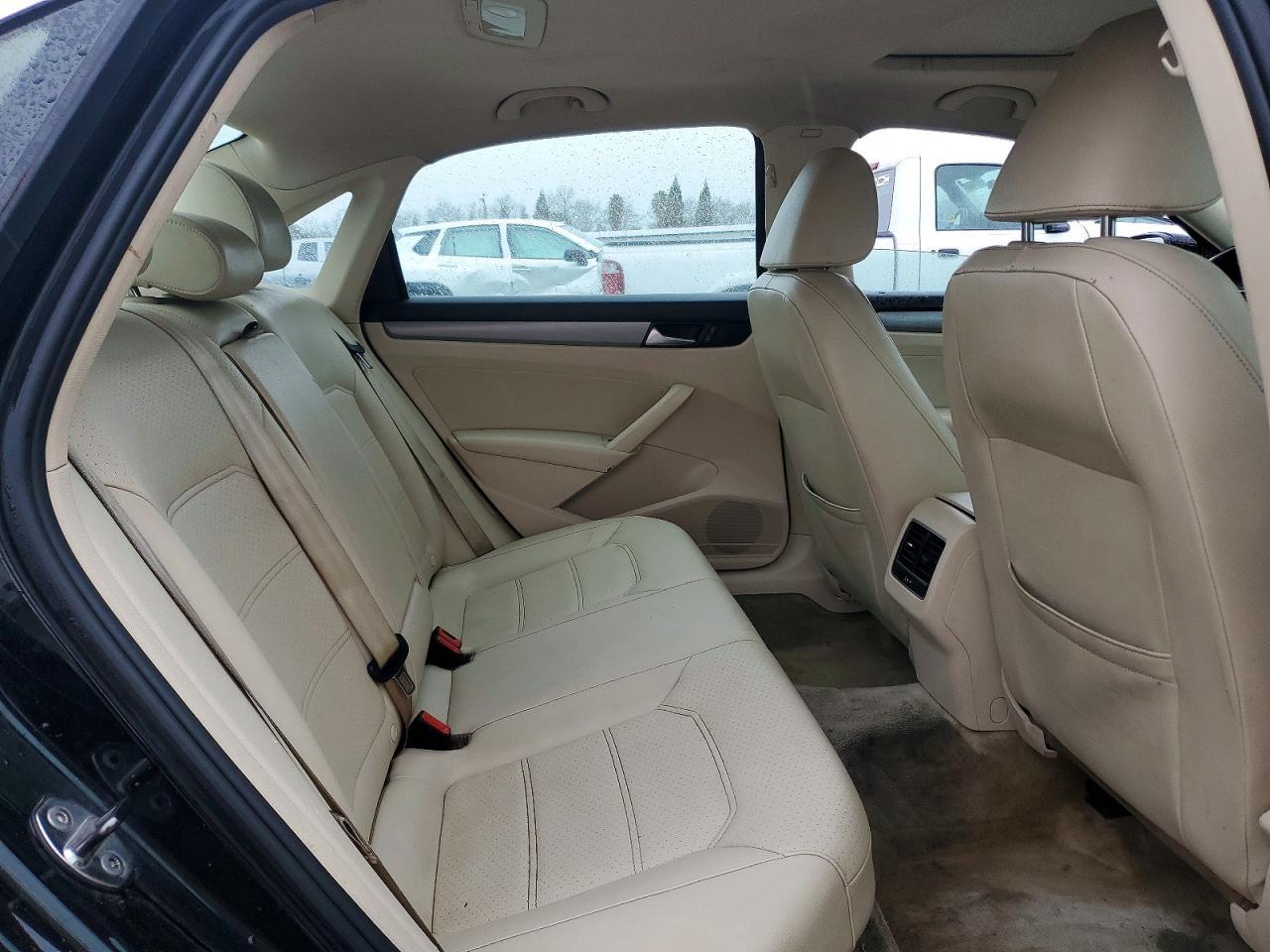 2014 VOLKSWAGEN Passat