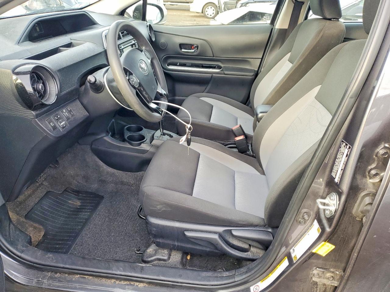 2019 TOYOTA Prius c