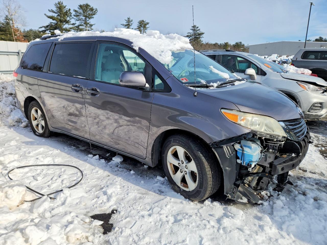 2011 TOYOTA SIENNA