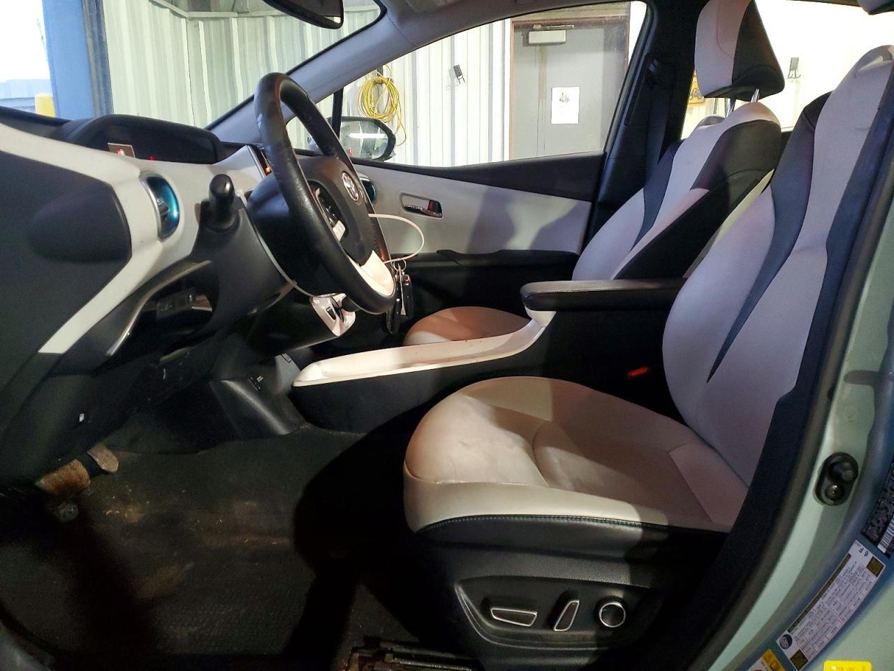 2016 TOYOTA PRIUS