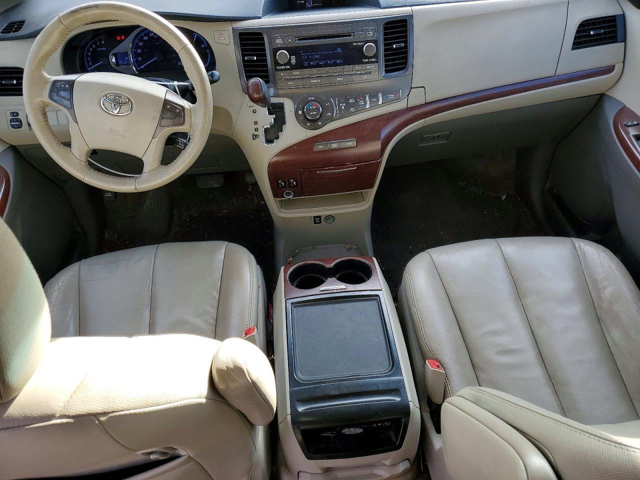 2012 TOYOTA SIENNA