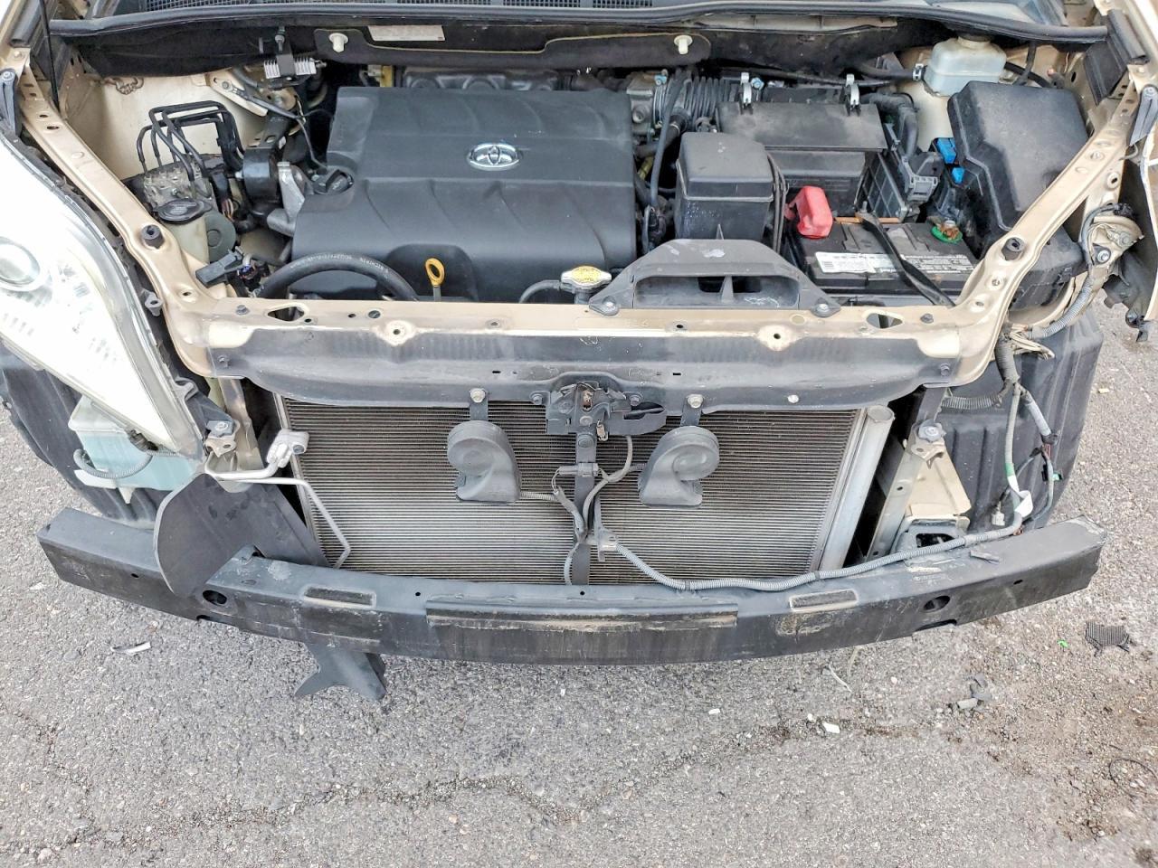 2012 TOYOTA SIENNA
