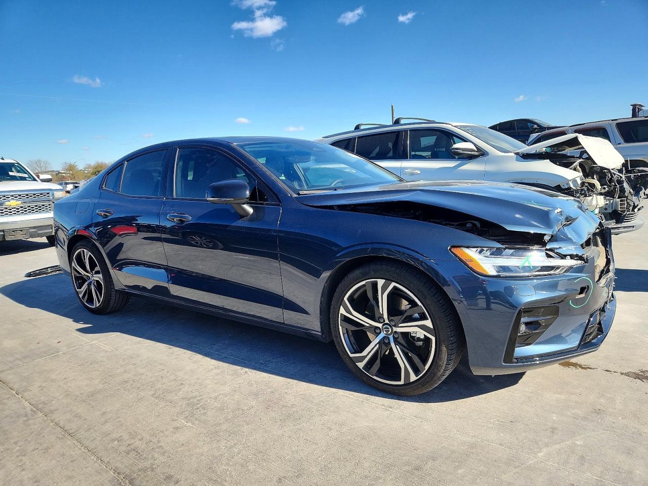 2024 VOLVO S60