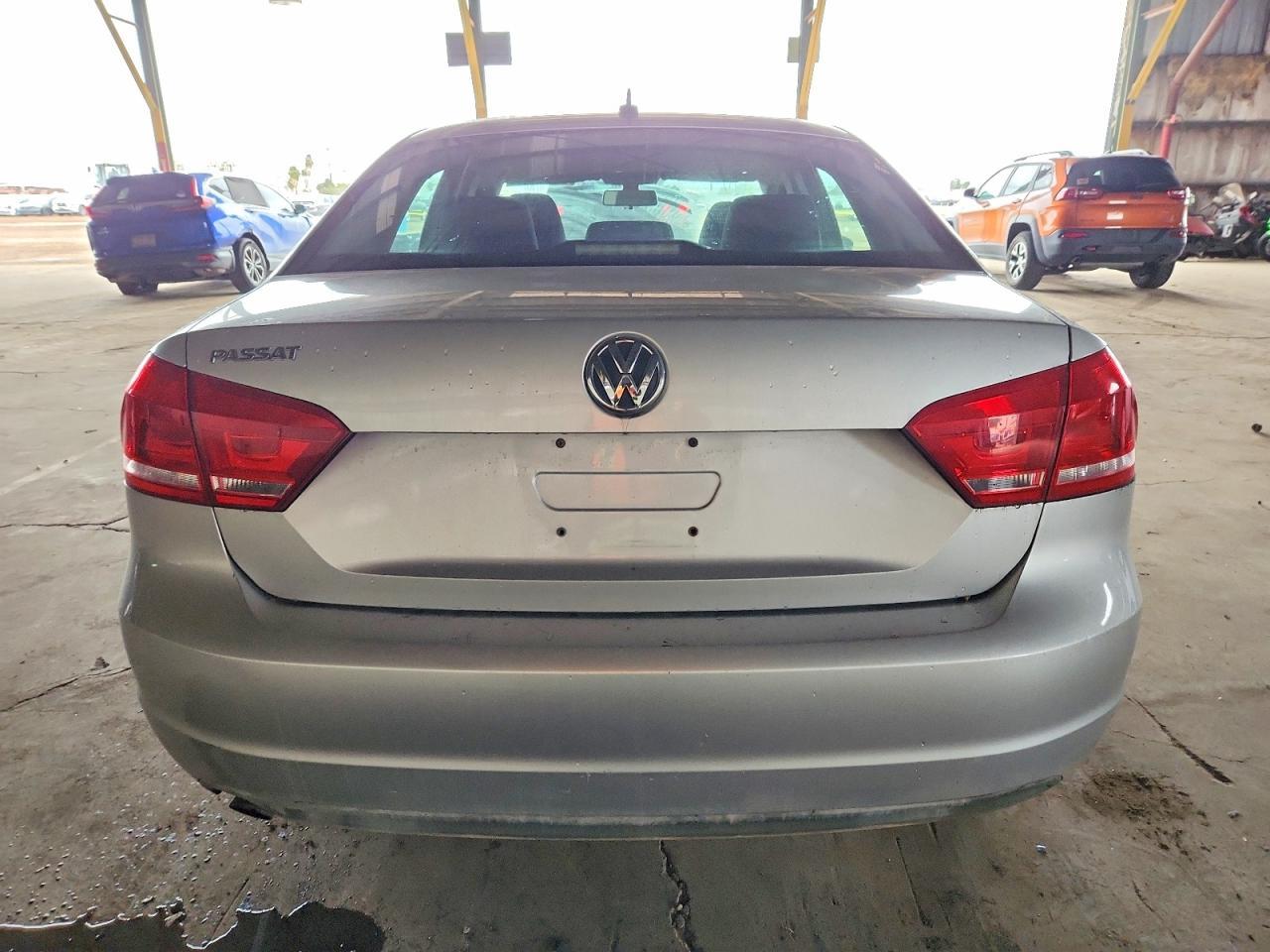 2012 VOLKSWAGEN Passat