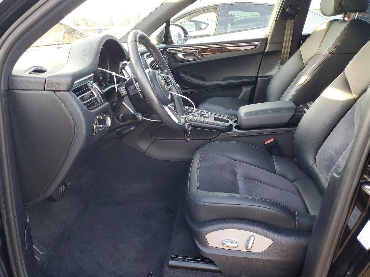 2021 PORSCHE Macan