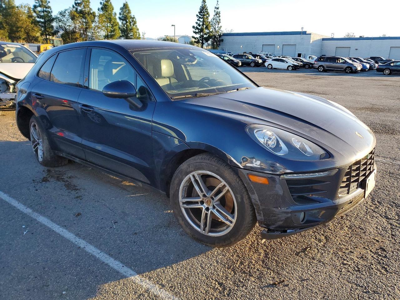 2017 PORSCHE Macan
