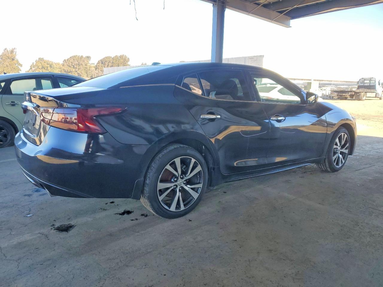 2016 NISSAN Maxima