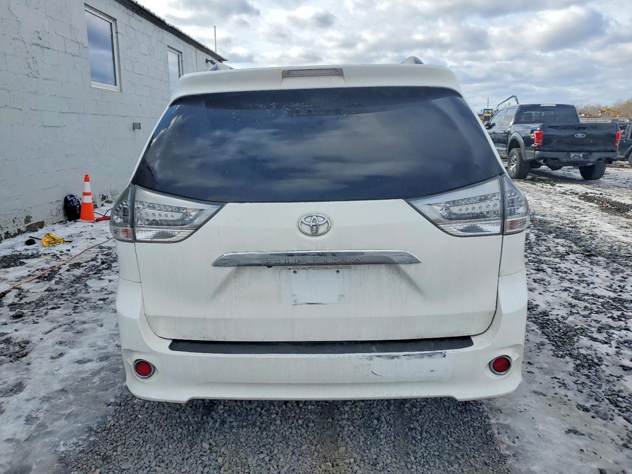 2015 TOYOTA SIENNA