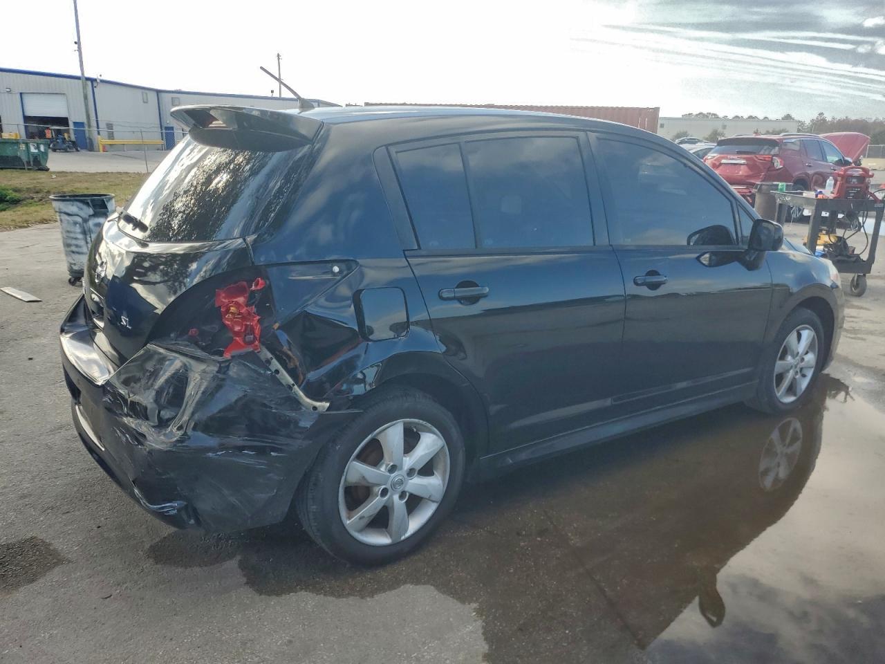 2011 NISSAN VERSA
