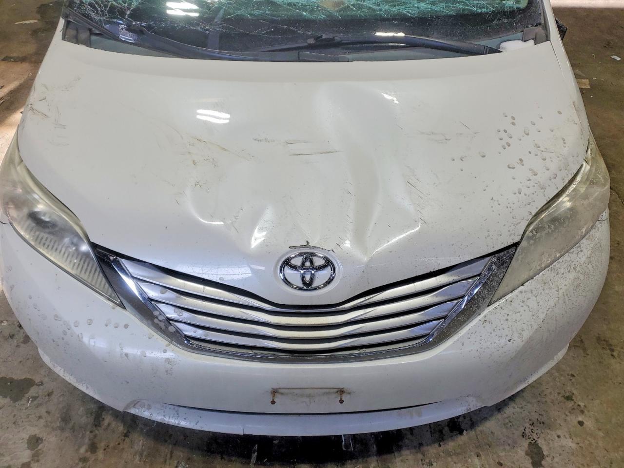 2014 TOYOTA SIENNA