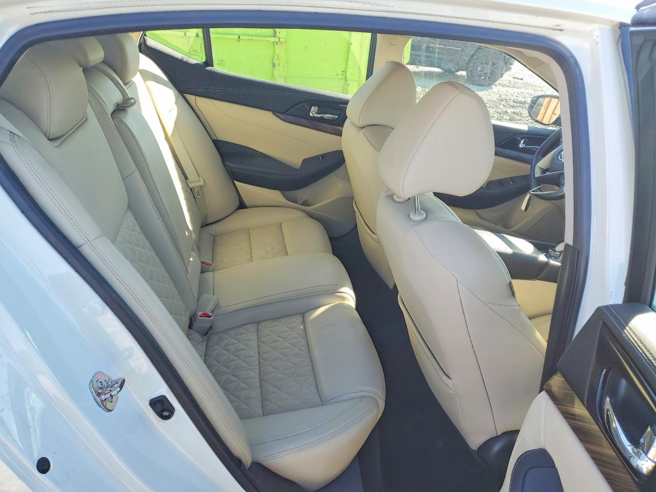 2016 NISSAN Maxima