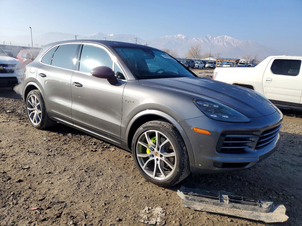 2019 PORSCHE CAYENNE