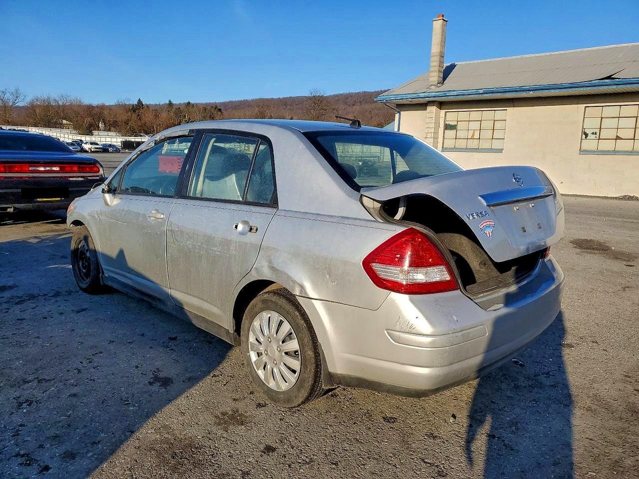2010 NISSAN VERSA