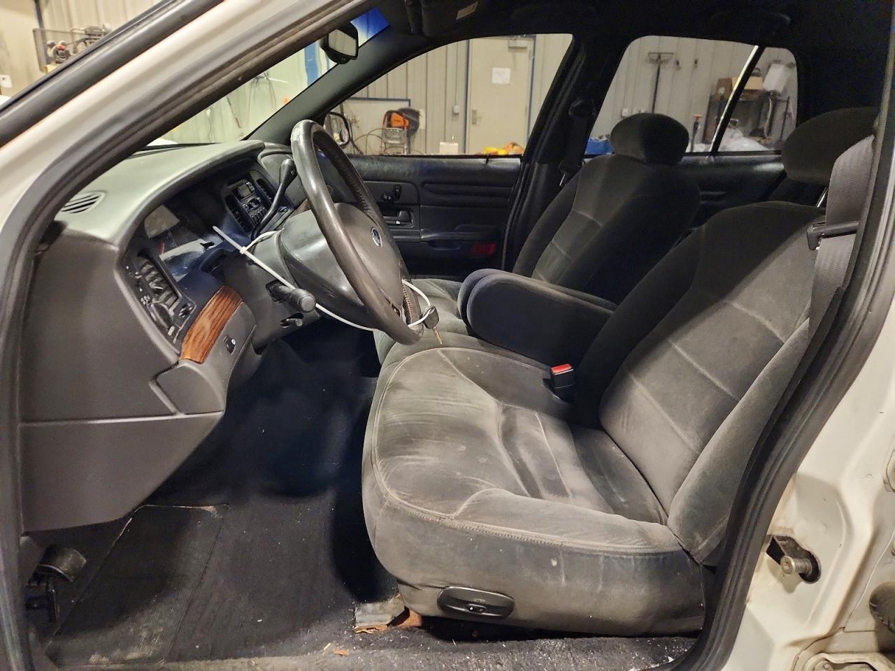 2001 FORD Crown Victoria