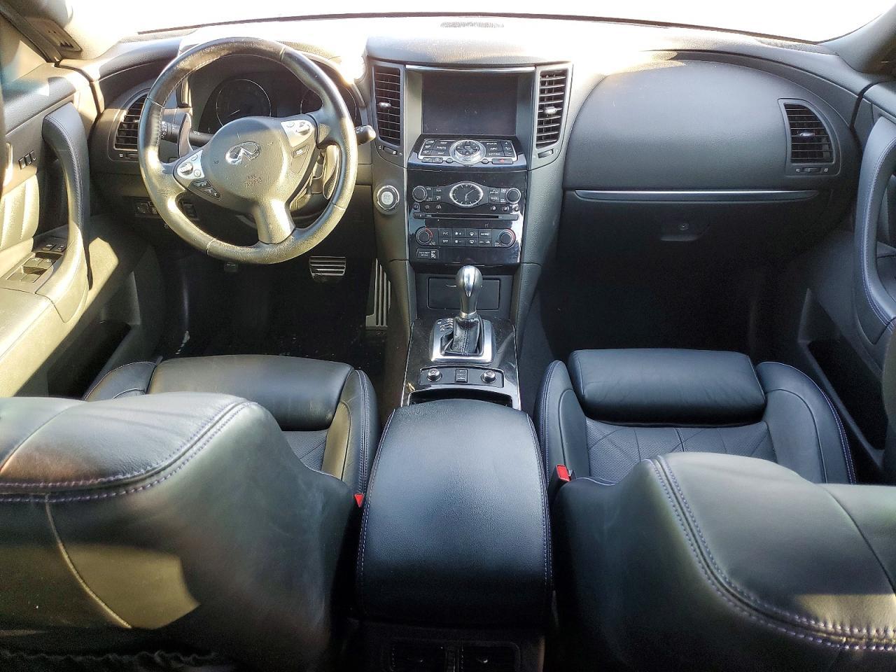 2016 INFINITI QX70