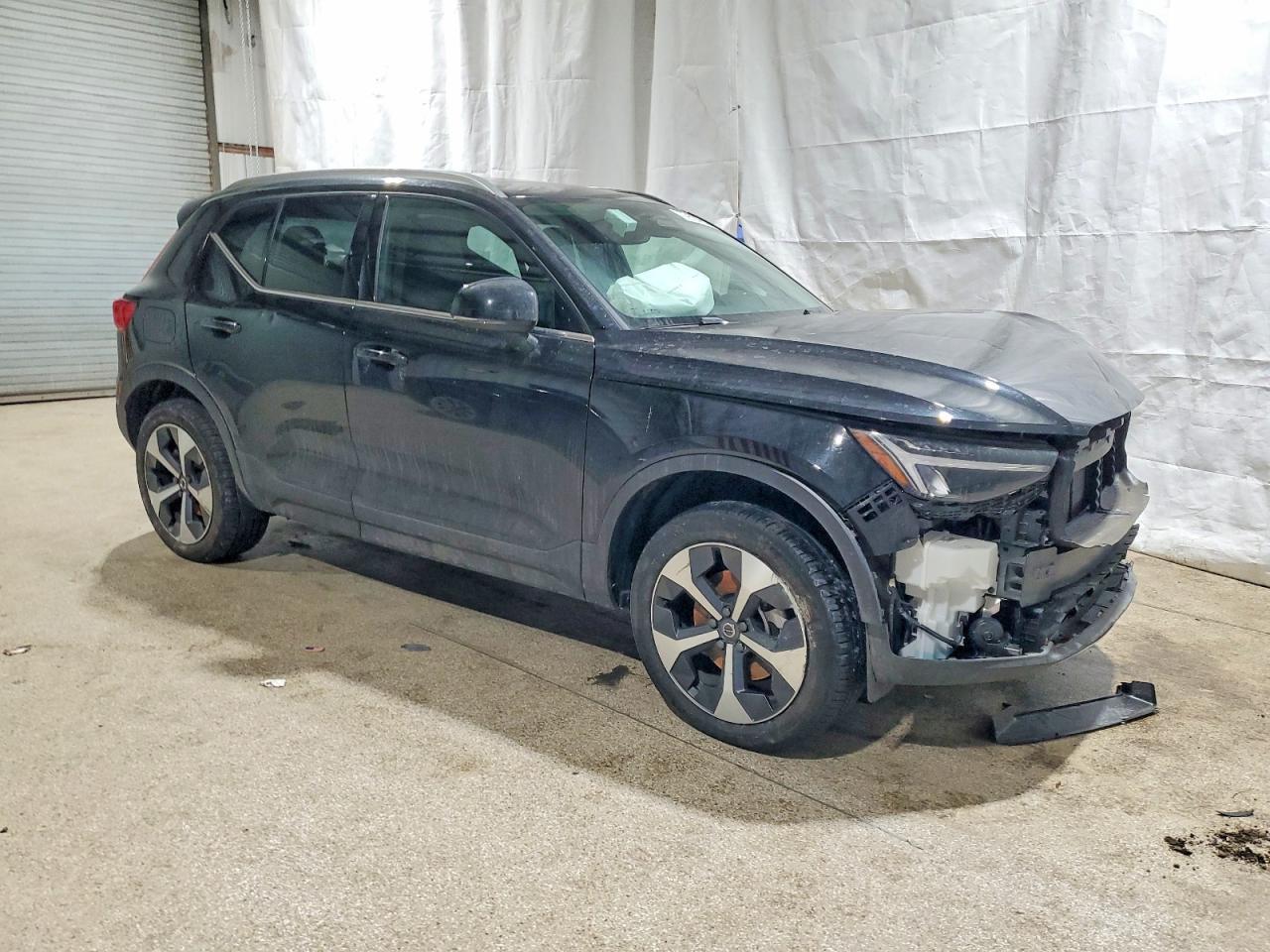 2025 VOLVO XC40