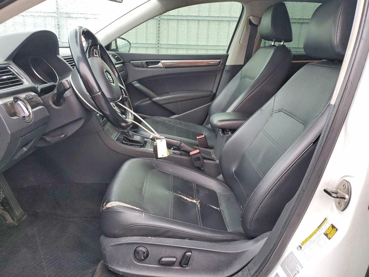 2017 VOLKSWAGEN Passat